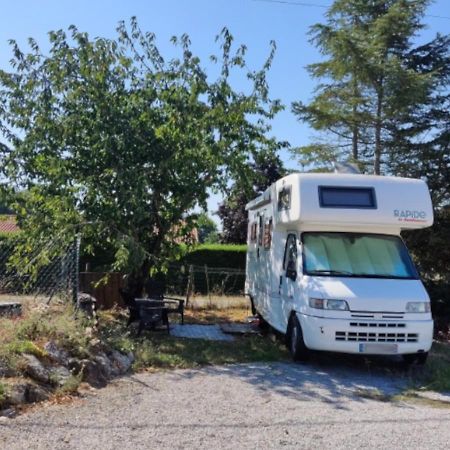 Charmant Camping-Car A La Campagne Labessiere-Candeil Dış mekan fotoğraf