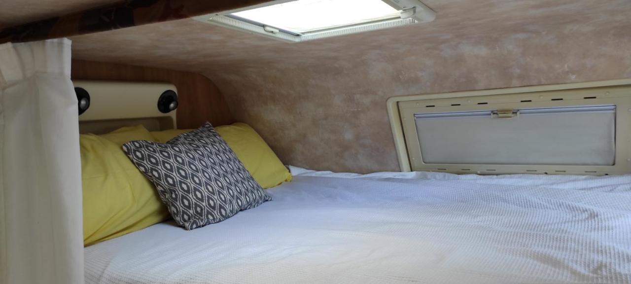 Charmant Camping-Car A La Campagne Labessiere-Candeil Dış mekan fotoğraf
