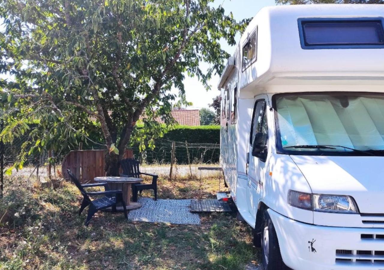 Charmant Camping-Car A La Campagne Labessiere-Candeil Dış mekan fotoğraf